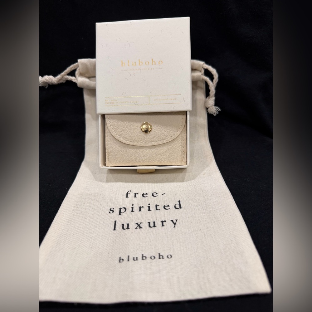 Bluboho Cream and Gold Jewelry Packaging - Picture 6 of 7